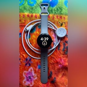 Google Pixel Watch 2 Champagne Gold Aluminum Case / Hazel Active Band Wifi